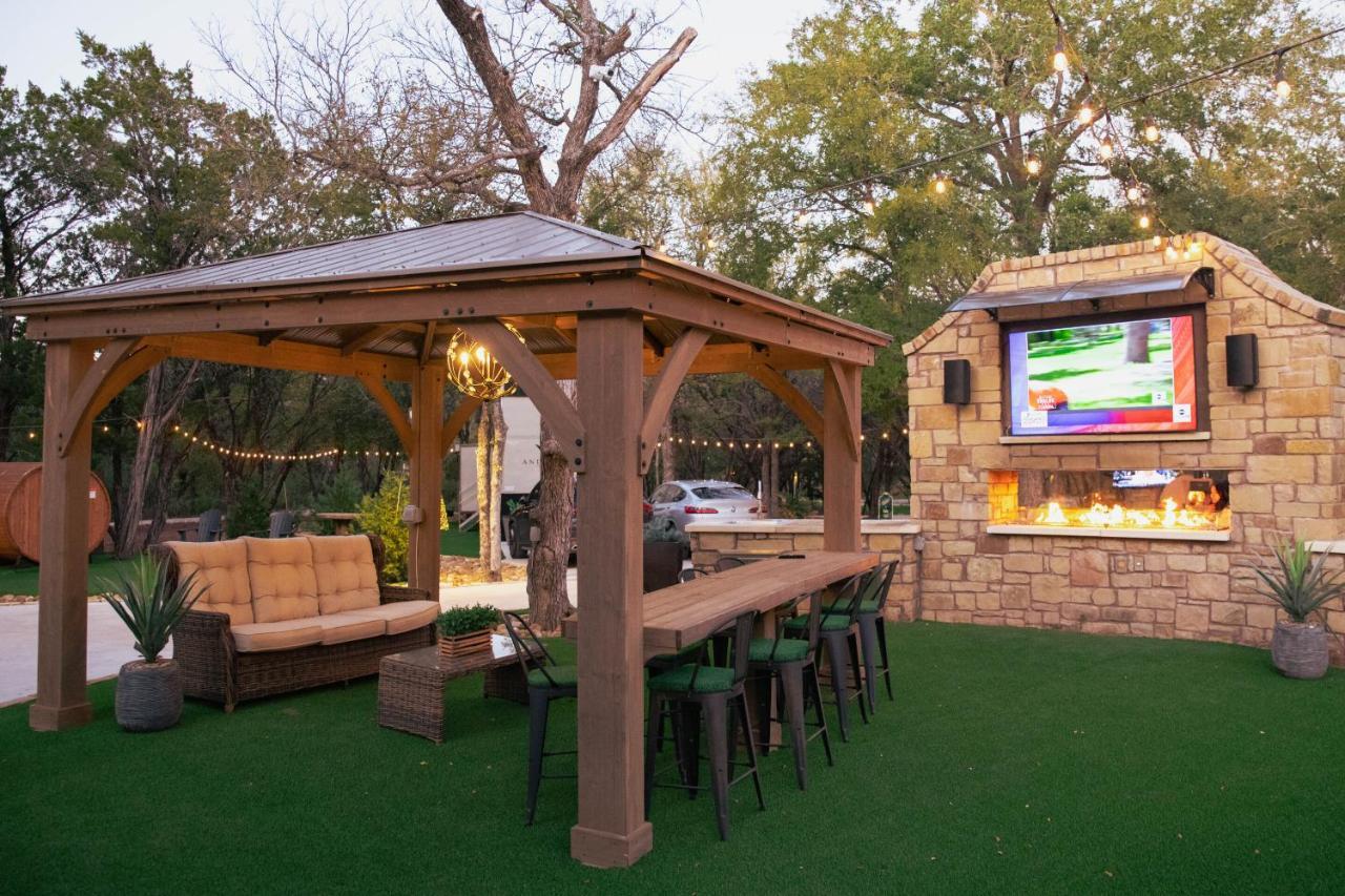 7744 Ranch Glamping Resort Austin Exterior foto