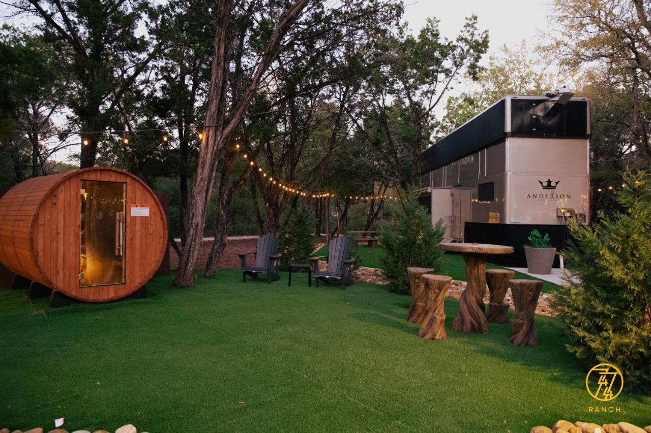 7744 Ranch Glamping Resort Austin Exterior foto