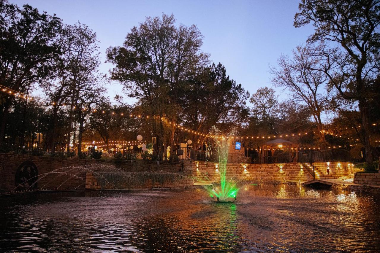 7744 Ranch Glamping Resort Austin Exterior foto
