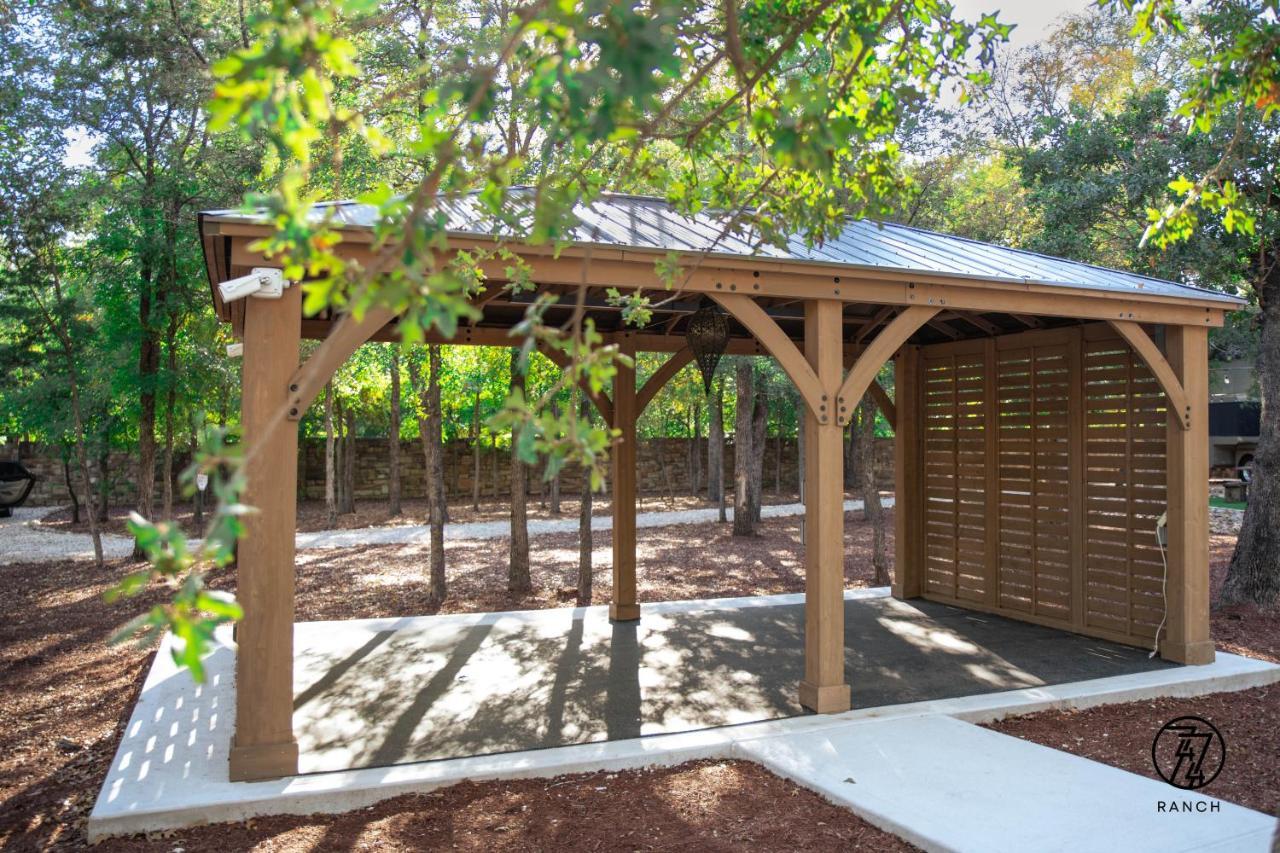 7744 Ranch Glamping Resort Austin Exterior foto