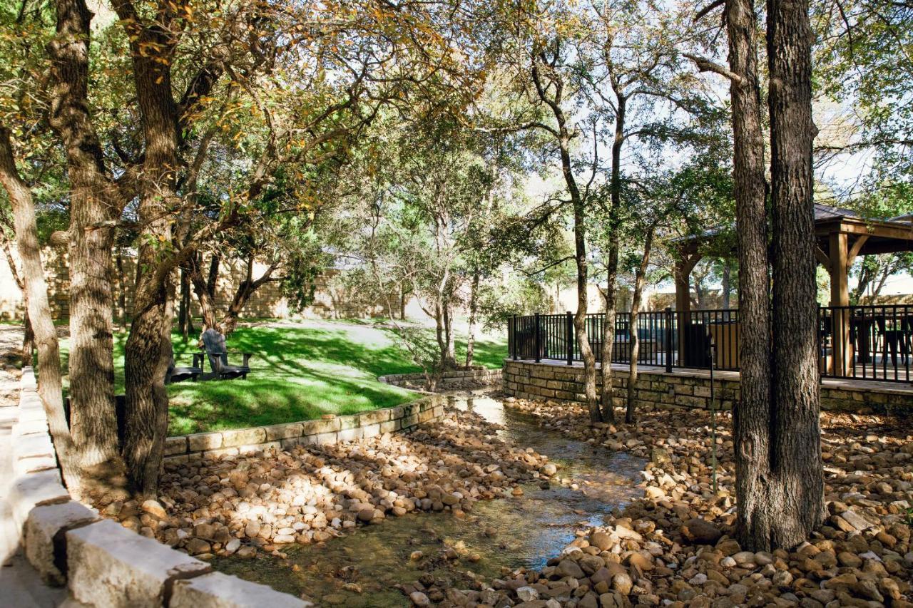 7744 Ranch Glamping Resort Austin Exterior foto